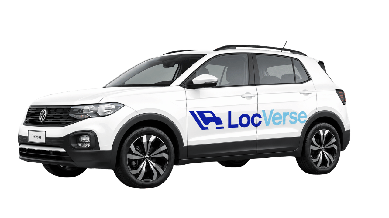 SUV branco com adesivo da Locverse.